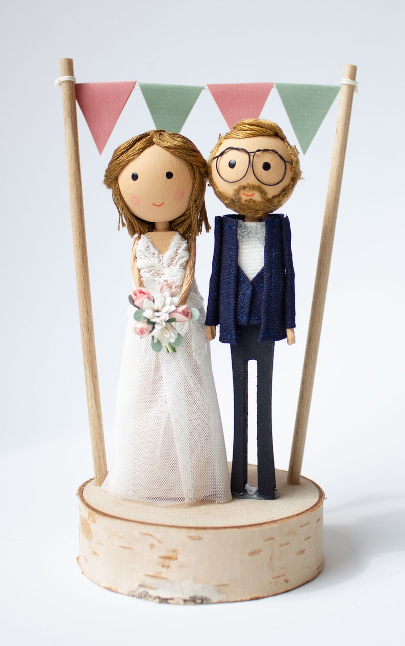 Tortenfiguren aus Holz für die Hochzeitstorte