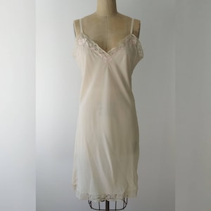 70s Light Cream Full Slip with White Lace Pink Ribbon Trim - 40 Bust