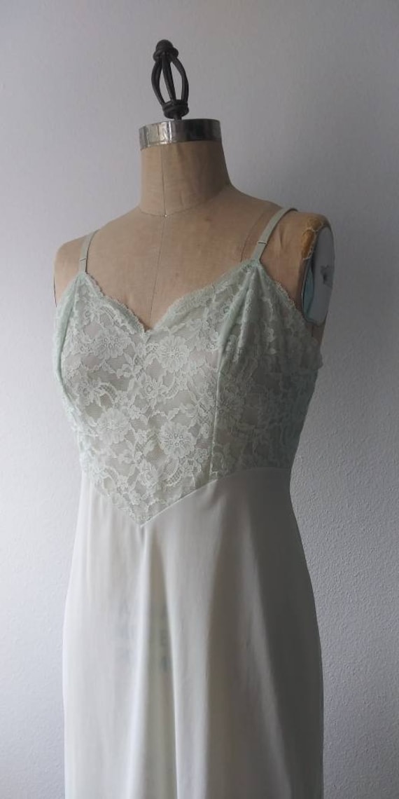 Full Slip Size 36 Vanity Fair Medium Chiffon Lace and… Gem