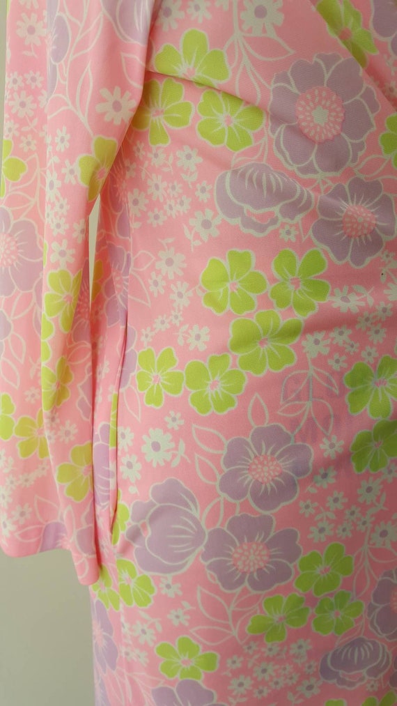 60s Neon Pink Flower Power Day Robe with Peter Pa… - image 6