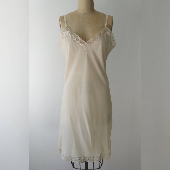 Light Cream Full Slip with White Lace Pink Ribbon Tri… - Gem