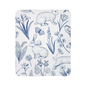 Manta de forro polar Sherpa con estampado botánico de conejos azules / Estampado floral de conejos