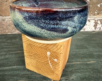 Artisan-Crafted Pottery Bowl: Functional Elegance