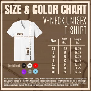 K&ouml;nnte beinhalten: Wei&szlig;es Unisex-T-Shirt mit V-Ausschnitt und Gr&ouml;&szlig;en- und Farbtabelle. Die Tabelle zeigt die Ma&szlig;e in Zoll f&uuml;r die Gr&ouml;&szlig;en XS bis 3XL. Farboptionen sind Schwarz, Wei&szlig;, Rot, Lila, Heather Military Green und Sky.