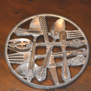 Godinger Silver Art Co Utensil Trivet – Flatware Wall Hanging, Hot Plate Decor
