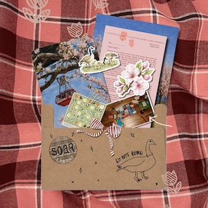 Club de correo de Soar Studio / Club de arte mensual: obras de arte personalizadas, pegatinas, fotos personales y calendario