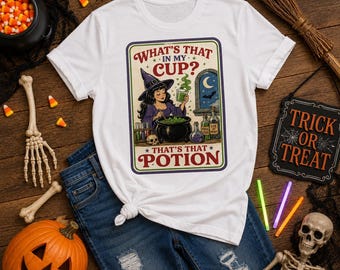 Camiseta divertida de bruja para Halloween, ¿Qué hay en mi taza? Esa es la poción. Camiseta con estampado de bruja espeluznante, lindo regalo de disfraz de Halloween.