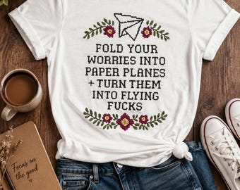 Camiseta "Dobla tus preocupaciones en aviones de papel", camiseta divertida sobre la ansiedad, camiseta gráfica "Flying Fucks", regalo unisex con bordado floral.