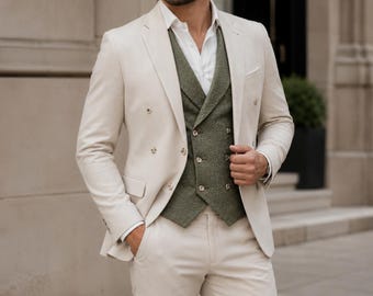 Traje cruzado beige / Chaleco verde oliva, atuendo de novio para boda