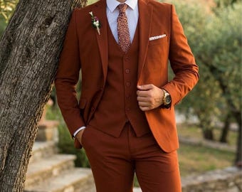 Traje de tres piezas para hombre color óxido, traje de novio ajustado color terracota para bodas.