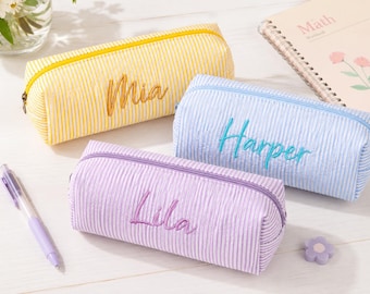 Estuche para lápices personalizado de tela seersucker a rayas, estuche con nombre bordado a medida, ideal para la vuelta al cole o como regalo personalizado para el primer día de clase para niños y niñas.