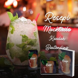 Puede incluir: Un refrescante mocktail en un vaso transparente, lleno de hielo, hojas de menta y una pajita roja. La imagen incluye un smartphone, un portátil y un libro, cada uno mostrando una imagen similar de mocktail con el texto "Resepi Mocktails Kaedah Bartending."