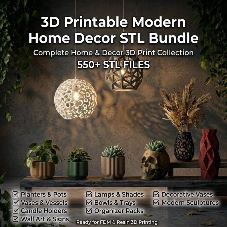Pu&ograve; includere: Immagine di elementi di arredo casa stampati in 3D, tra cui fioriere, vasi e lampade. Sono presenti una fioriera a forma di teschio, vasi geometrici e lampade a sospensione. Il testo recita "3D Printable Modern Home Decor STL Bundle" e "550+ STL FILES."