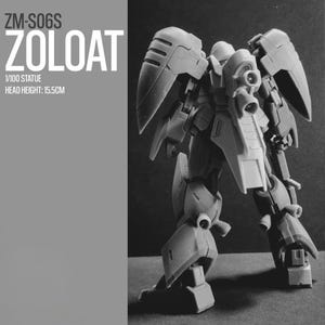 Pu&ograve; includere: Statua modello Zoloat grigia. Il testo "ZM-S06S ZOLOAT" &egrave; stampato a sinistra. Il modello &egrave; una statua in scala 1/100 con un'altezza della testa di 15,5 cm.
