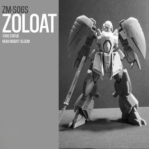 Pu&ograve; includere: Kit modello Zoloat grigio, una statua in scala 1/100, con un'altezza della testa di 15,5 cm. La figura del robot ha grandi strutture simili ad ali sulla schiena e tiene in mano una lunga e sottile arma. Il testo "ZM-S06S" &egrave; in alto.
