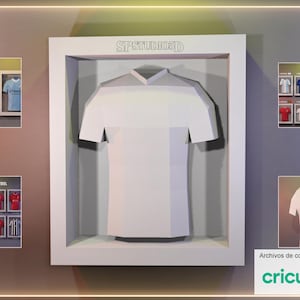 May include: A white 3D papercraft football shirt model displayed in a white frame with the text SPSTUDIO3D. The image includes smaller panels showing various coloured football shirt designs and the text Archivos de corte para: cricut.
