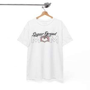 T-shirt pastel saupoudré de coeurs de super grand-mère image 6