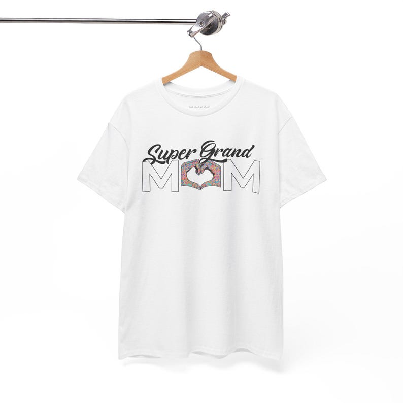 T-shirt pastel saupoudré de coeurs de super grand-mère image 6