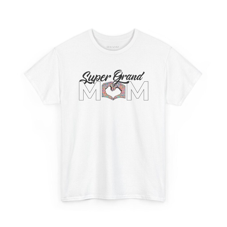 T-shirt pastel saupoudré de coeurs de super grand-mère image 3