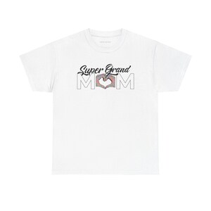 T-shirt pastel saupoudré de coeurs de super grand-mère image 1