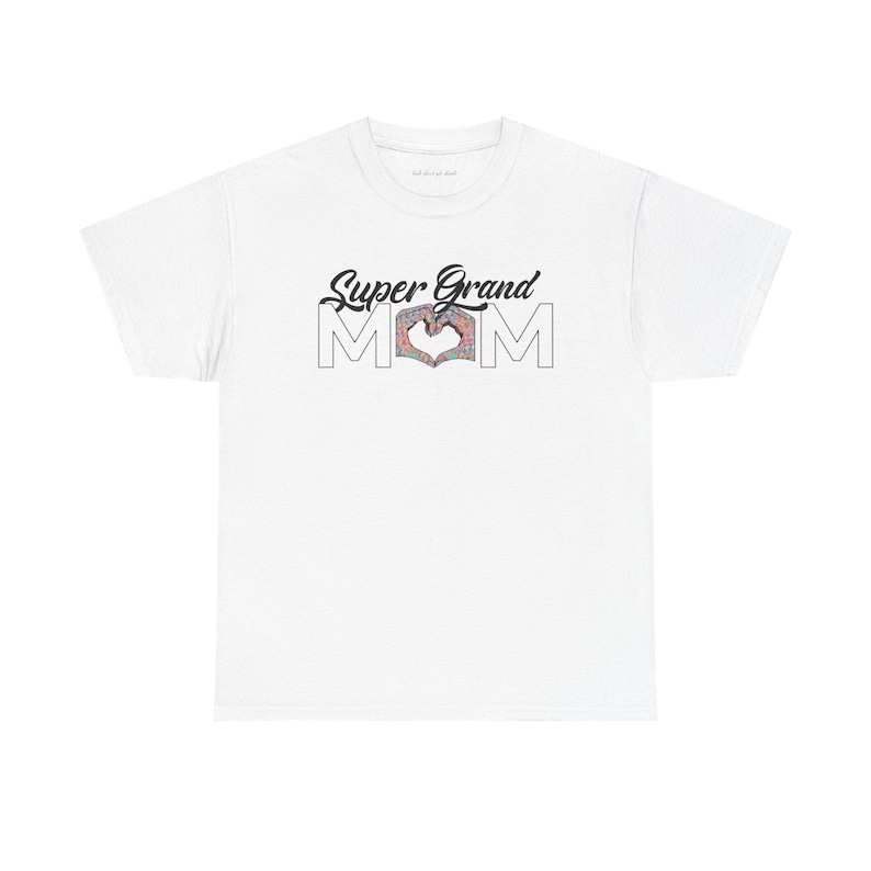 T-shirt pastel saupoudré de coeurs de super grand-mère image 1