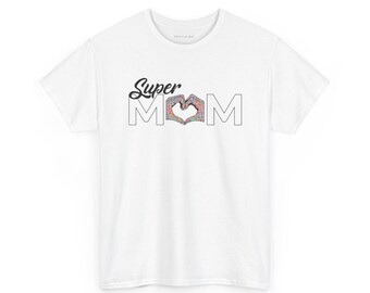 T-shirt SuperMOM Hand to Heart in cotone americano, vestibilità comoda, collezione Drive With Heart