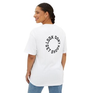 Bold Circular Back Design Boxy Tee for Modern Street Confidence, Airlume Cotton bild 5