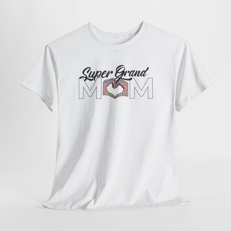 T-shirt pastel saupoudré de coeurs de super grand-mère image 5