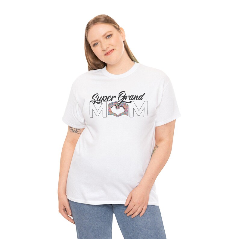 T-shirt pastel saupoudré de coeurs de super grand-mère image 11
