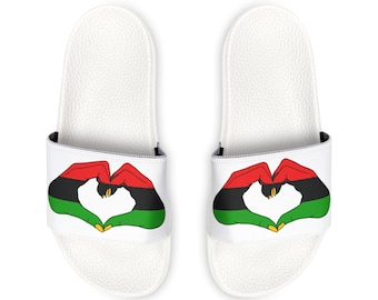 Sandalias para hombre en rojo, negro y verde, diseño gráfico de mano a corazón, correas extraíbles.