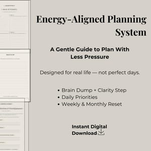 Könnte beinhalten: Ein cremefarbener digitaler Planer mit dem Text "Energy-Aligned Planning System" und "A Gentle Guide to Plan With Less Pressure". Enthält Brain Dump, tägliche Prioritäten und wöchentliches & monatliches Zurücksetzen. Sofortiger digitaler Download.