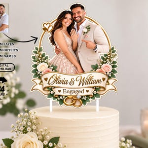 Puede incluir: Un adorno para tarta personalizado que muestra a una pareja en un marco ovalado decorado con rosas rosas y blancas y hojas verdes. Una cinta muestra los nombres Olivia & William y la palabra Engaged, con dos anillos de boda dorados.