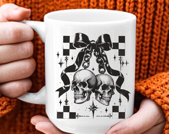 Tazza Coquette con teschio a scacchi e ciliegie, tazza gotica di Halloween, design di tendenza per tazze di Halloween