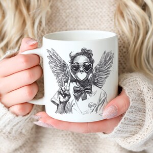 Taza retro de Cupido con diseño de San Valentín, taza de café o té con ilustración de ángel dibujada a mano, taza de cerámica. imagen 1
