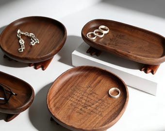 Gepersonaliseerde notenhouten pootje, houten ringenschaaltje of sieradenbakje, bureautasje, aandenken aan het huwelijk, cadeau voor haar, moeder, vriend