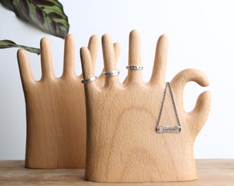 Gepersonaliseerde beukenhouten handsieradendisplay, ring- en armbandhouder, standaard trouwring, cadeau voor haar