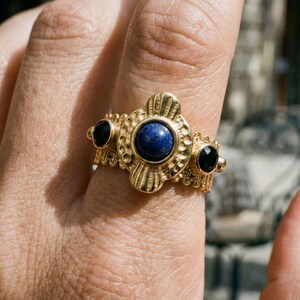 Anillo Lapislázuli Oro Colgante Sol, Boho Statement Ajustable, Acero Inoxidable Chapado en Oro 18K, Hecho a mano
