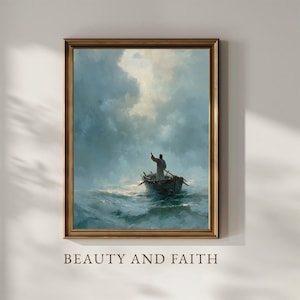 Pode incluir: Uma impressão de arte emoldurada retratando uma pessoa em um barco em um mar tempestuoso, com um céu dramático. A obra de arte está em uma moldura dourada, com o texto "BEAUTY AND FAITH" na parte inferior.