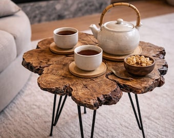 Mesa de centro de madera de canto vivo hecha a mano, mesa auxiliar rústica con forma de tronco, patas de horquilla de metal industrial, detalle de tocón de árbol natural, tablero de 4 cm de grosor.