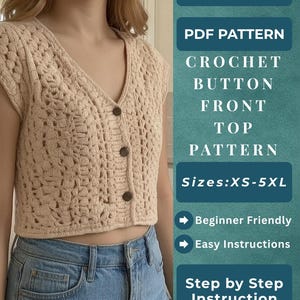 Puede incluir: Top de crochet beige con botones frontales, cuello en V y tres botones. La imagen incluye el texto "INSTAND DOWNLOAD", "PDF PATTERN", "CROCHET BUTTON FRONT TOP PATTERN", "Tallas: XS-5XL", "Apto para principiantes", "Instrucciones fáciles" e "Instrucciones paso a paso".