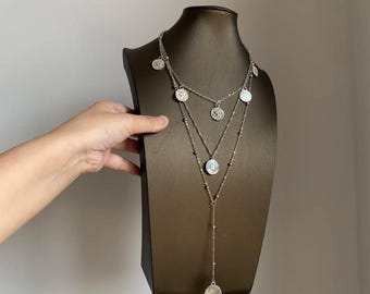 Naszyjnik warstwowy Vintage Coin Echoes, srebrny łańcuszek boho z lat 70., biżuteria z monetami w stylu retro, śliniaczek cygański z wieloma łańcuszkami