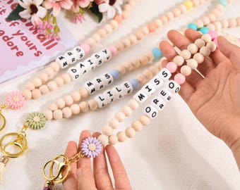 Aangepaste naam houten kraalsleutelhanger, madeliefje bedel ID-badgehouder, gepersonaliseerd cadeau leraar