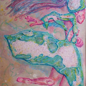 Puede incluir: Pintura abstracta que presenta una figura con cabello ondeante en tonos rosa, azul y morado. La forma de la figura está delineada en turquesa y blanco, con extremidades rosas. La obra tiene una cualidad onírica.