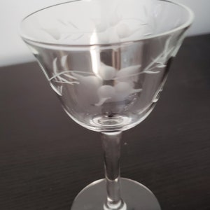 Etsad cordialglas med vintagestil