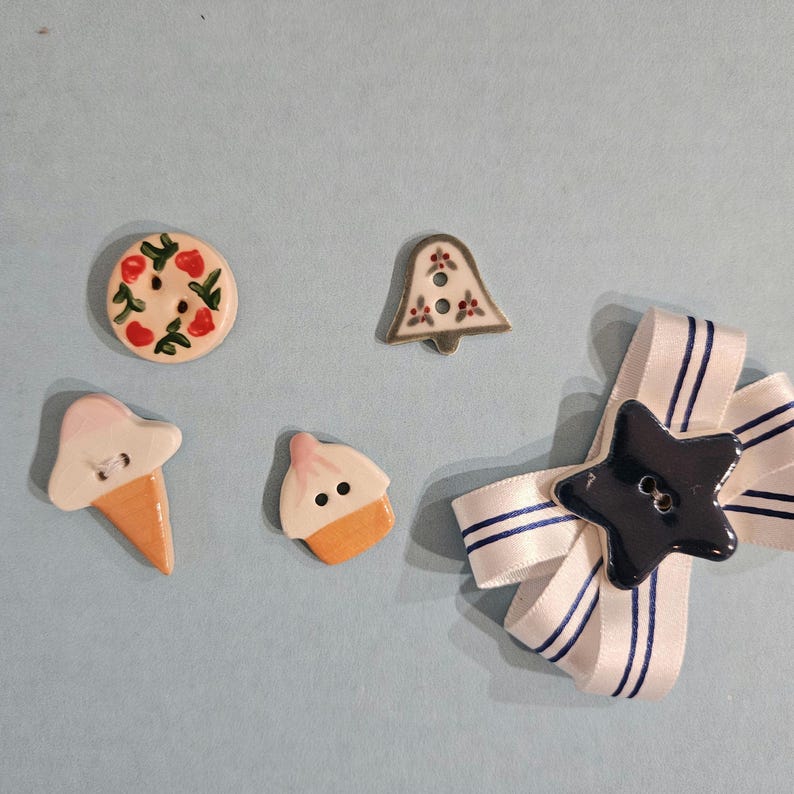 Keramisk knapp - Välj mellan stjärna, klocka, jul, cupcake, glasstrut bild 2