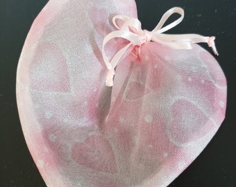 Pochettes cadeaux en organza en forme de coeur