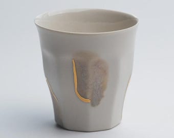 Aya Lumina Handgefertigte Tasse aus Porzellan mit Handabdruck & 24k Golddetail