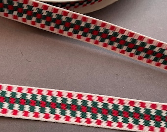 2yds Holiday Trim