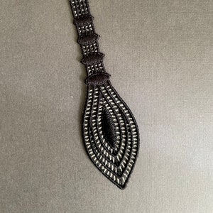 1 bracelet géométrique en lurex noir