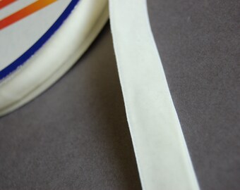 3yds - 11/16" Crema Velvet Elástica